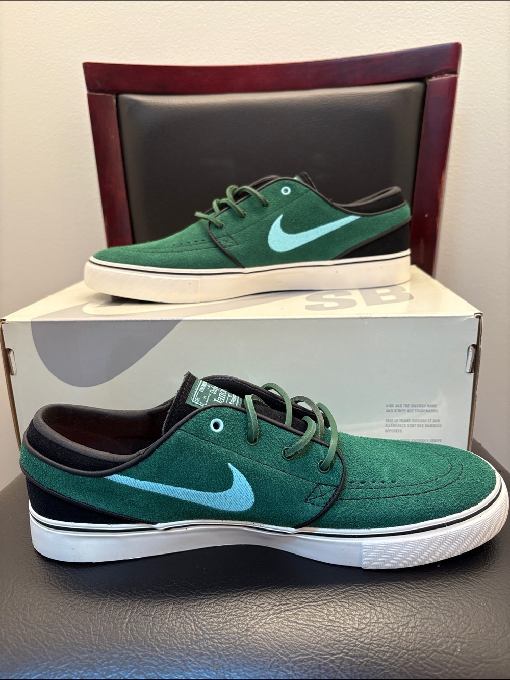 New Nike SB Zoom Janoski OG+ Men’s Green Suede Sneakers with Blue Swoosh Size 8